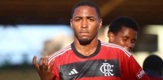 Lorran meia do Flamengo em campo pelo sub-20