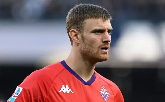 Lucas Beltran em campo pela Fiorentina