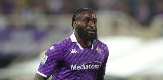 M'Bala Nzola em campo pela Fiorentina