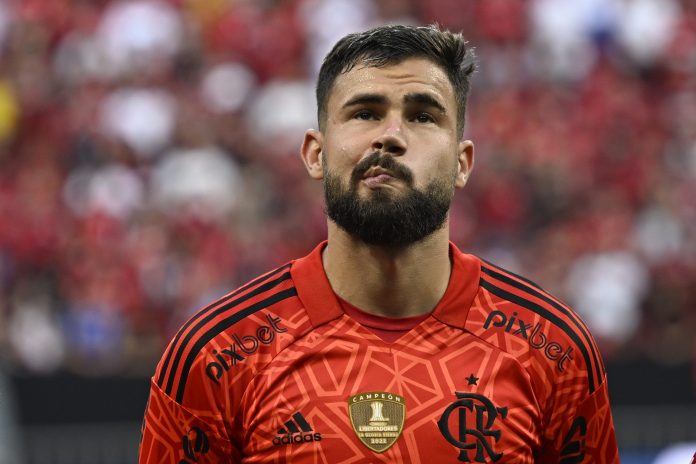 Matheus Cunha em campo pelo Flamengo