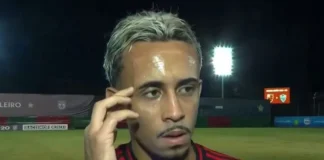 Matheus Gonçalves em entrevista no intervalo do jogo entre Flamengo x Atlético-MG sub-20