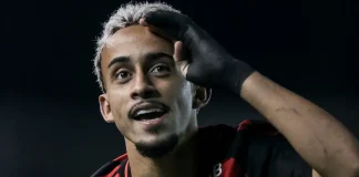 Matheus Gonçalves em campo pelo Flamengo