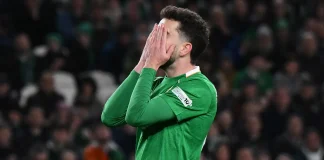 Mikey Johnston em campo pela seleção da Irlanda
