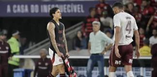 Pedro marca o gol da vitória do Flamengo sobre o Fluminense
