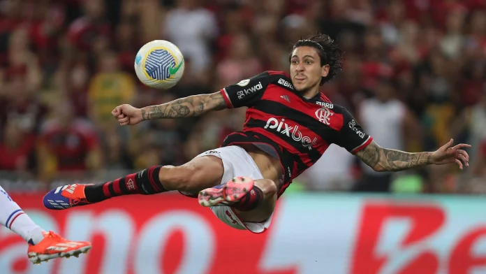 O artilheiro Pedro em campo pelo Flamengo