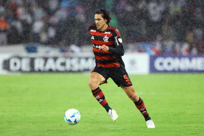 Pedro em campo pelo Flamengo