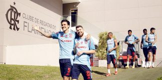 Pedro, Jorginho e jogadores em treino do Flamengo no Ninho do Urubu