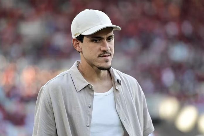 Pedro entrou em campo antes da bola rolar para Flamengo x São Paulo