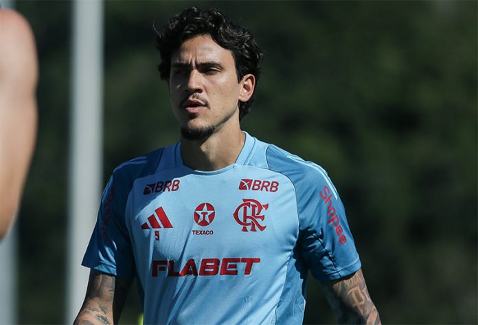 Pedro em treino do Flamengo no Ninho do Urubu