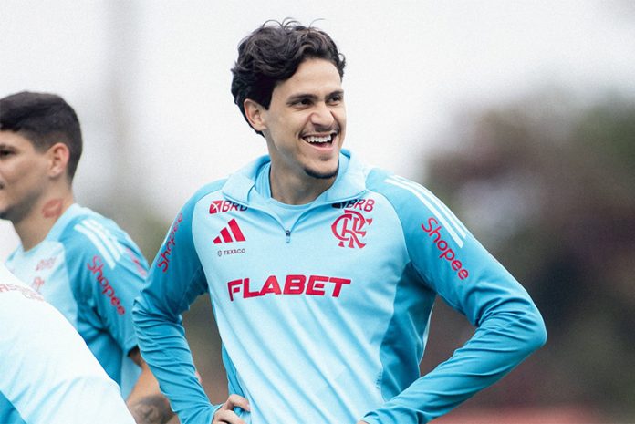 Pedro em treino do Flamengo no Ninho do Urubu