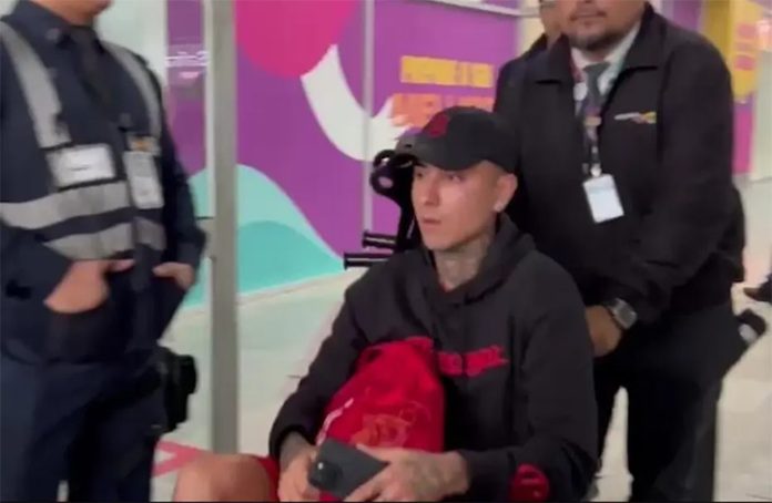 Pulgar desembarcou na cadeira de rodas