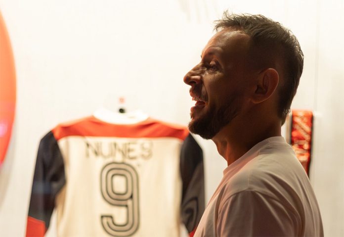 O lateral direito Rafinha em visita a Sede do Flamengo na Gávea