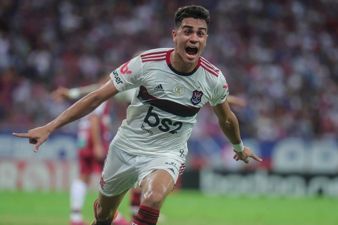 Reinier em campo pelo Flamengo em 2019