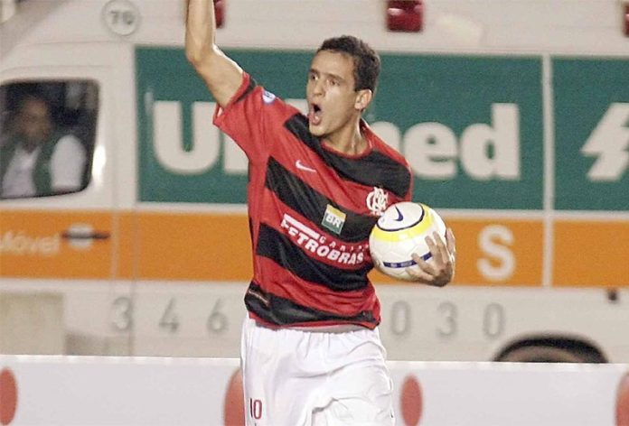 Renato-Augusto-Flamengo-Santa-Cruz-011106 Renato Augusto em campo pelo Flamengo contra o Santa Cruz em 2006