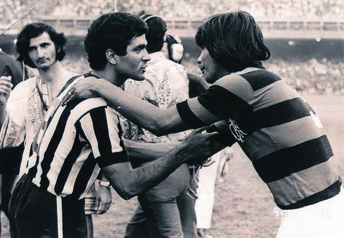 Reyes em campo antes de mais um jogo pelo Flamengo