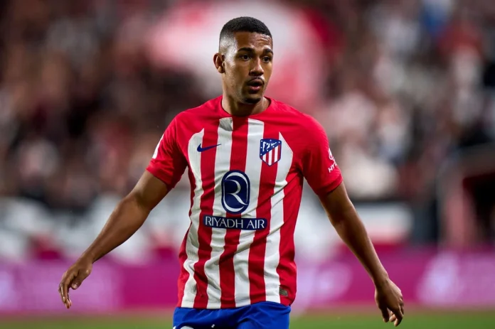 Samuel Lino em campo pelo Atlético de Madrid