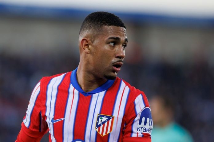 Samuel Lino em campo pelo Atlético de Madrid