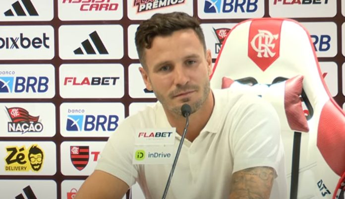 Saúl em sua coletiva de apresentação ao Flamengo no Ninho do Urubu