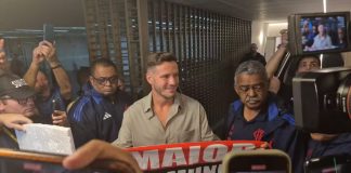 Saúl desembarca no Rio para assinar contrato com o Flamengo — Foto: Thiago Lima / ge