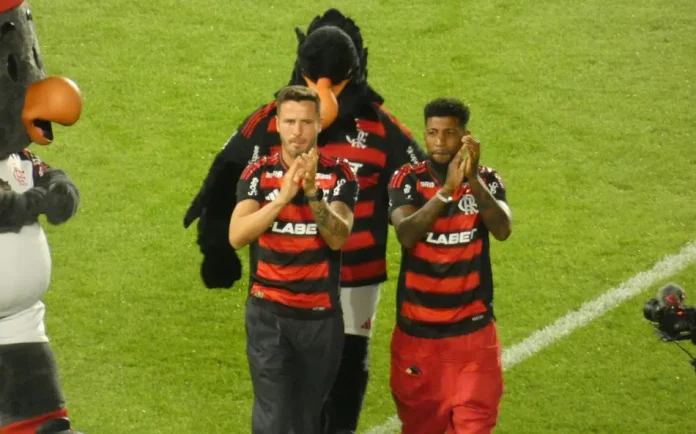 Saúl Ñíguez e Emerson Royal são apresentados à Nação antes de duelo no Maracanã