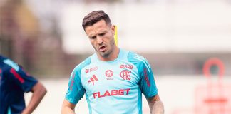 Saul em treino do Flamengo no Ninho do Urubu