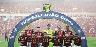 Time do Flamengo formado antes do jogo contra o São Paulo