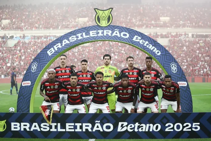 Time do Flamengo formado antes do jogo contra o São Paulo