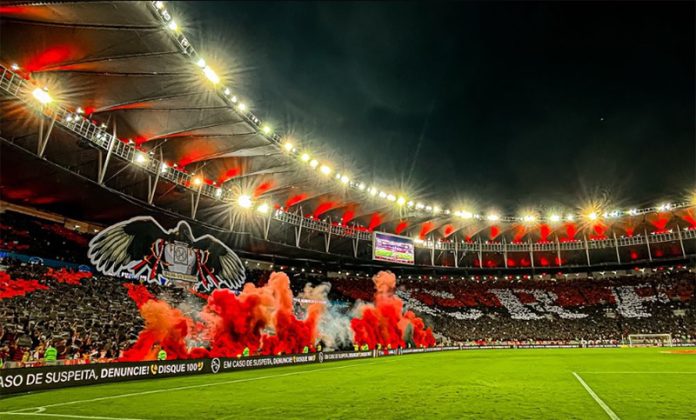 Torcida do Flamengo lotando o Maracanã