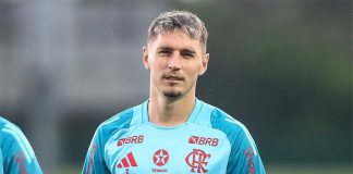 Varela em treino do Flamengo em Orlando, nos EUA