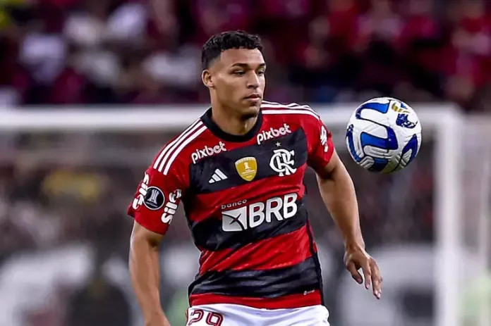 Victor Hugo em campo pelo Flamengo
