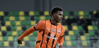 Vinicius Tobias em campo pelo Shakhtar