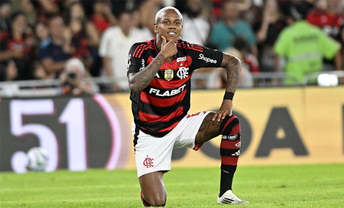 Wallace Yan em campo pelo Flamengo