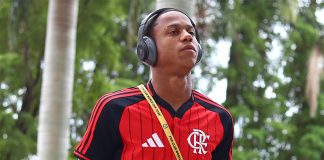Wallace Yan na chegada do Flamengo no Hard Rock Stadium