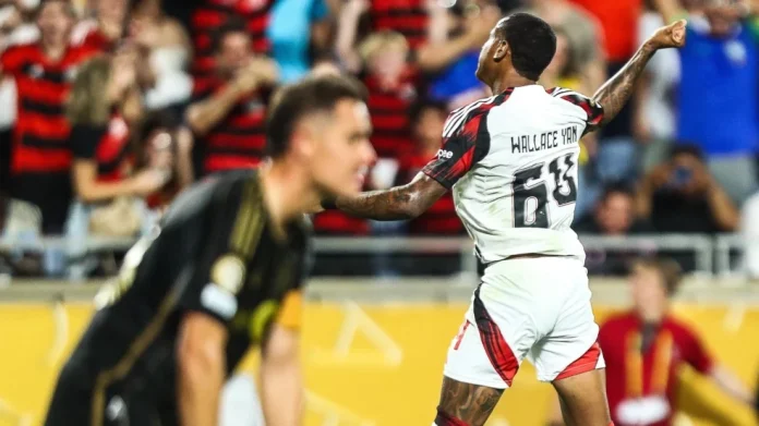 Wallace Yan marca para o Flamengo no empate contra o Los Angeles