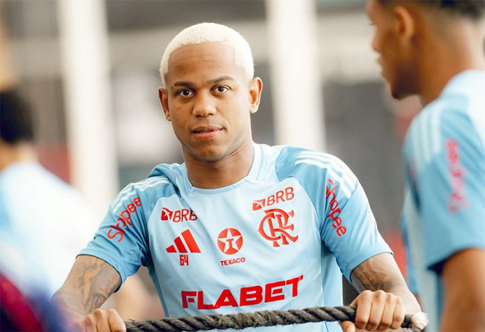 Wallace Yan em treino do Flamengo no Ninho do Urubu