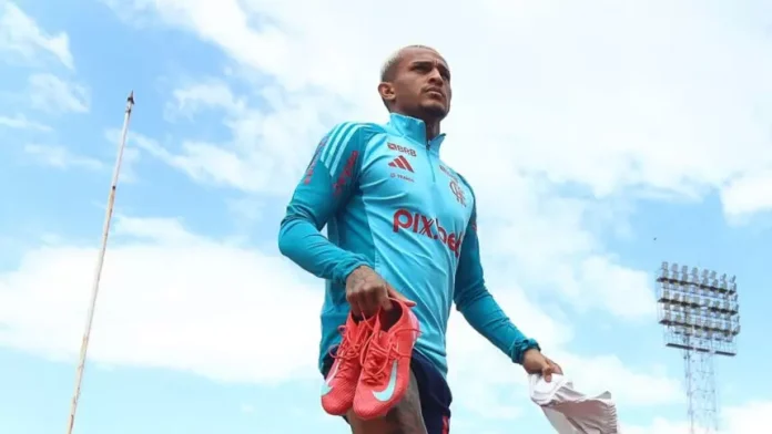 Wesley em treino do Flamengo nos EUA