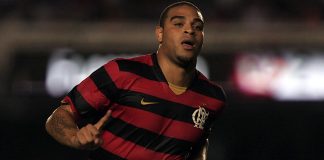 Adriano marca para o Flamengo contra o Internacional em 2009