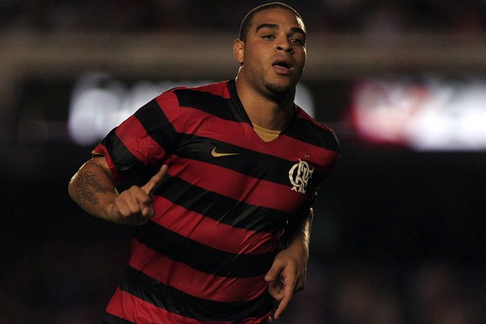 Adriano marca para o Flamengo contra o Internacional em 2009