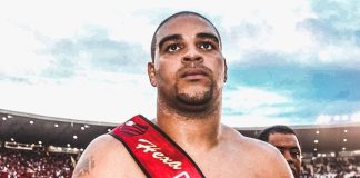 Adriano Imperador com a faixa de Hexacampeão do Flamengo em 2009