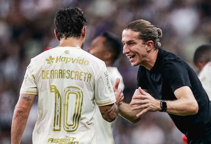 Arrascaeta e Filipe Luís em campo no empate entre Flamengo e Ceará