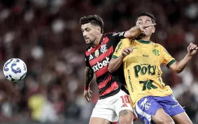 Arrascaeta em campo pelo Flamengo contra o Mirassol