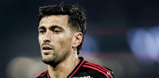 Arrascaeta em campo pelo Flamengo no massacre sobre o Vitória