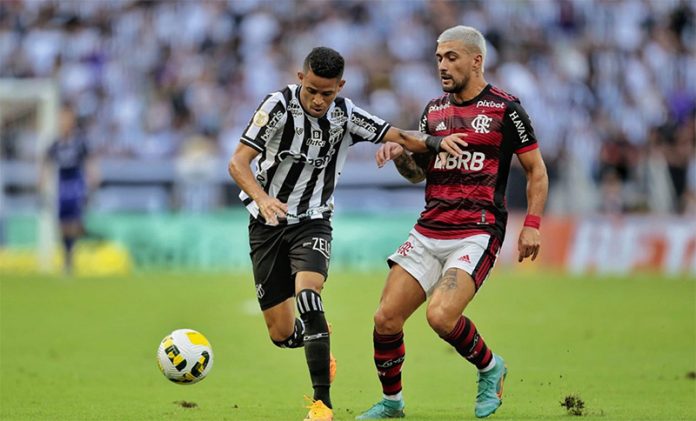 Arrascaeta em campo pelo Flamengo contra o Ceará
