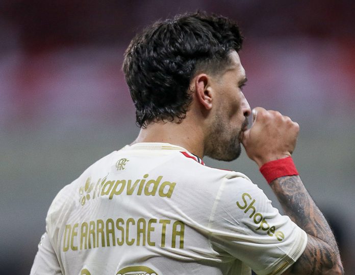 Arrascaeta comemora gol do Flamengo no empate com o Ceará - FOTO: GILVAN DE SOUZA/Flamengo