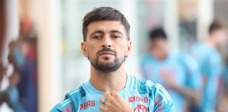 Arrascaeta em treino na academia do Flamengo no Ninho do Urubu