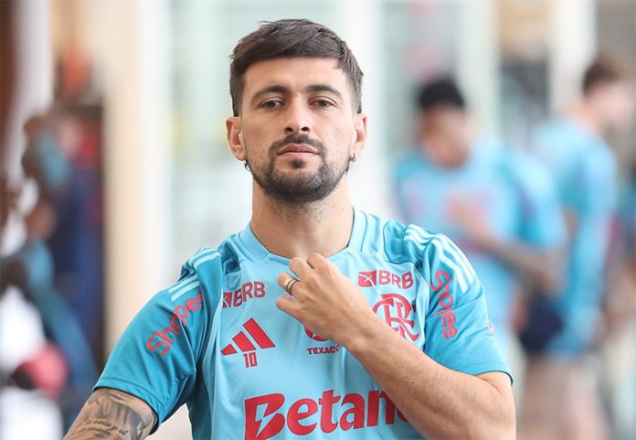 Arrascaeta em treino na academia do Flamengo no Ninho do Urubu