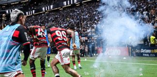 Bombas explodem perto dos jogadores do Flamengo em confronto com o Atlético-MG na Arena MRV em 2024