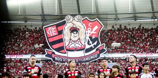 Bandeira em homenagem ao retorno da Torcida Jovem do Flamengo - FOTO: Gilvan de Souza