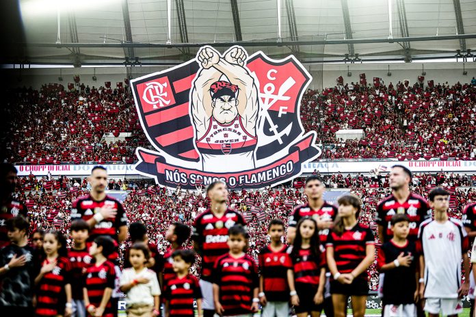 Bandeira em homenagem ao retorno da Torcida Jovem do Flamengo - FOTO: Gilvan de Souza