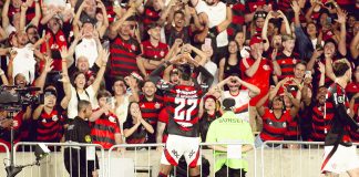 Bruno Henrique comemora o gol da vitória do Flamengo sobre o Internacional